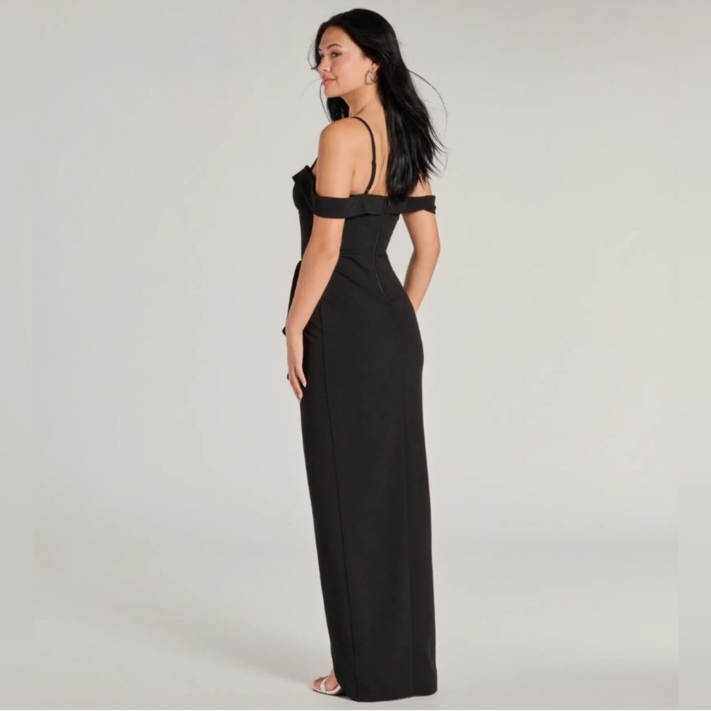 Windsor Black Strapless Gown - Picture 4 of 4